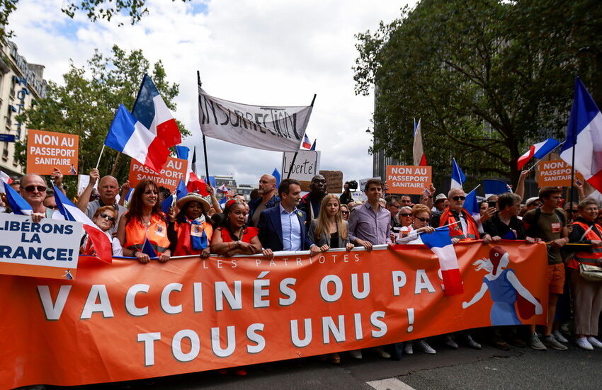  French firefighters’ & hospital unions declare strikes against ‘unconstitutional’ vaccination mandate